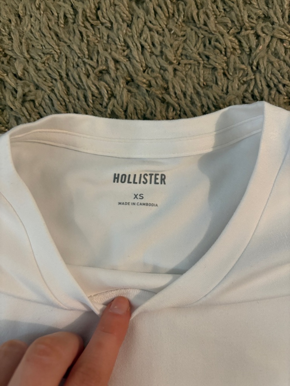 BRAND NEW *unworn* White Hollister Short Sleeve Top - Picture 2 of 3